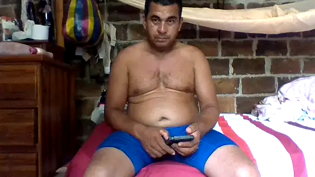 Snapshot of axomen chatting on 03.11.25 axomen online show from 03.11.25