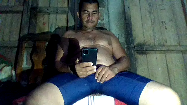 Snapshot of axomen chatting on 10.10.25 axomen online show from 10.10.25