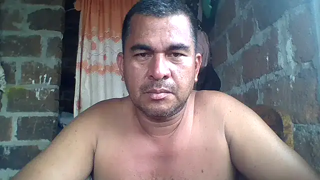 Snapshot of axomen chatting on 11.26.25 axomen online show from 11.26.25