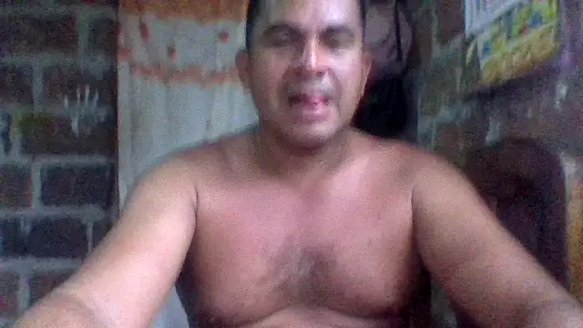 Snapshot of axomen chatting on 01.10.26 axomen online show from 01.10.26