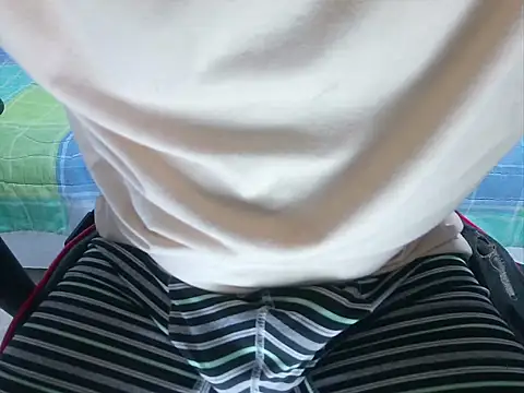 Snapshot of TeddyGominola_ chatting on 02.08.25 TeddyGominola online show from 02.08.25