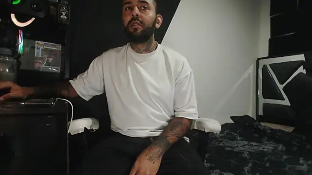 Snapshot of TeddyGominola_ chatting on 09.17.25 TeddyGominola online show from 09.17.25