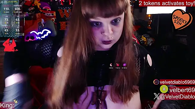 Snapshot of VelvetDiablo chatting on 10.08.25 VelvetDiablo online show from 10.08.25