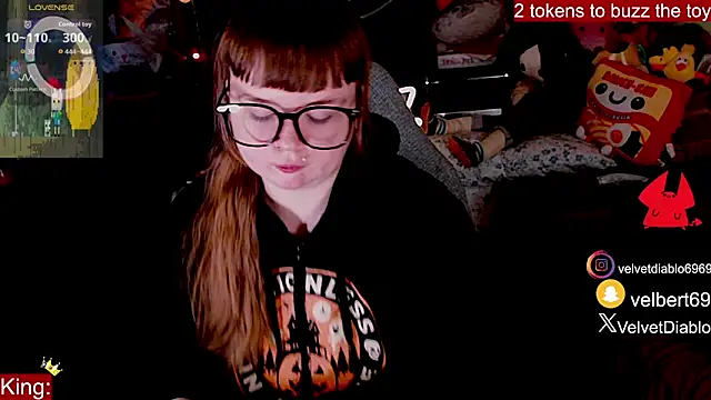 Snapshot of VelvetDiablo chatting on 04.23.26 VelvetDiablo online show from 04.23.26