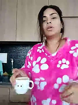 Snapshot of Ivanna2 chatting on 12.20.24 Ivanna2 online show from 12.20.24