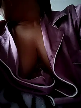 Snapshot of Ivanna2 chatting on 11.16.25 Ivanna2 online show from 11.16.25