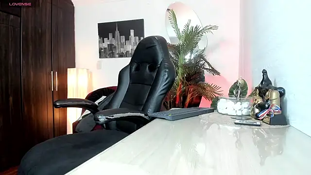 Snapshot of Amaia_Bushida chatting on 10.22.25 Amaia Bushida online show from 10.22.25