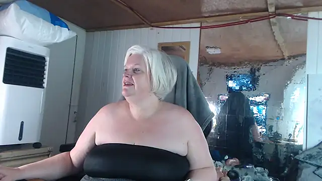 sexychazza16 online show from 10.21.25