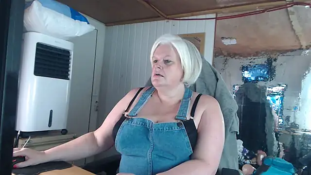 sexychazza16 online show from 10.23.25