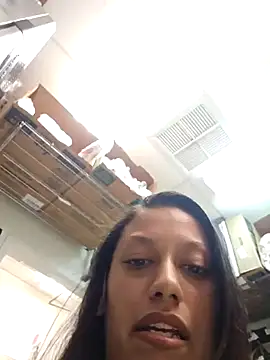 Snapshot of Nikkierosee chatting on 12.13.24 Nikkierosee online show from 12.13.24