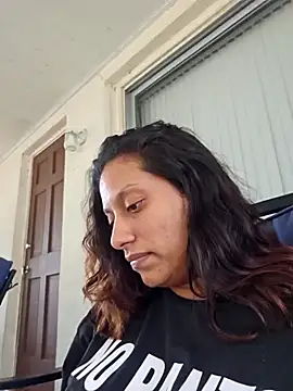 Snapshot of Nikkierosee chatting on 12.14.24 Nikkierosee online show from 12.14.24