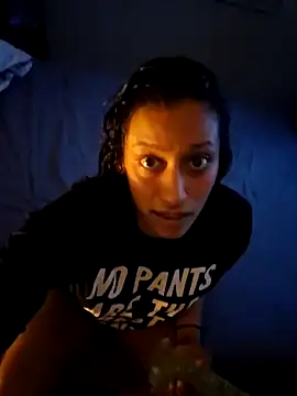 Snapshot of Nikkierosee chatting on 12.15.24 Nikkierosee online show from 12.15.24