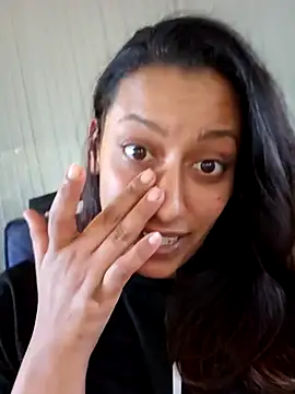 Snapshot of Nikkierosee chatting on 12.16.24 Nikkierosee online show from 12.16.24