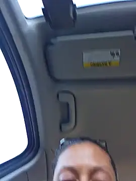 Snapshot of Nikkierosee chatting on 12.31.24 Nikkierosee online show from 12.31.24