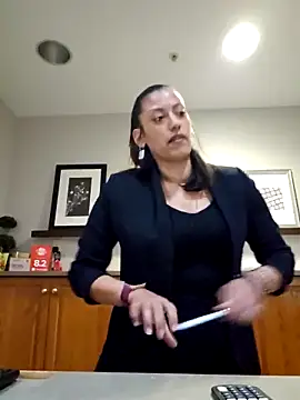 Snapshot of Nikkierosee chatting on 02.13.25 Nikkierosee online show from 02.13.25