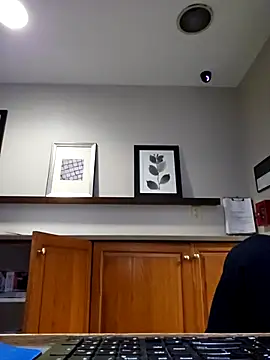 Snapshot of Nikkierosee chatting on 02.20.25 Nikkierosee online show from 02.20.25