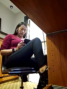 Snapshot of Nikkierosee chatting on 02.27.25 Nikkierosee online show from 02.27.25