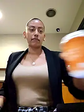 Snapshot of Nikkierosee chatting on 03.01.25 Nikkierosee online show from 03.01.25