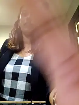 Snapshot of Nikkierosee chatting on 03.08.25 Nikkierosee online show from 03.08.25