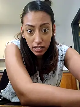 Snapshot of Nikkierosee chatting on 03.16.25 Nikkierosee online show from 03.16.25