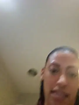 Snapshot of Nikkierosee chatting on 03.17.25 Nikkierosee online show from 03.17.25