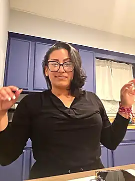 Nikkierosee online show from 12.22.25