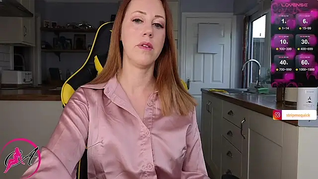 Snapshot of stripmequick chatting on 12.04.24 stripmequick online show from 12.04.24