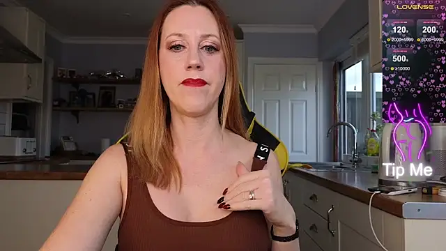 Snapshot of stripmequick chatting on 02.04.25 stripmequick online show from 02.04.25