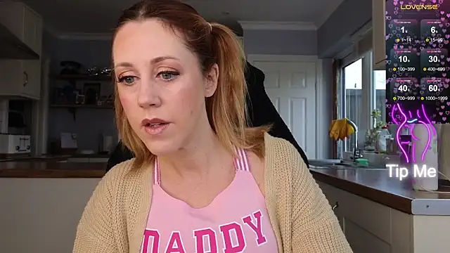 Snapshot of stripmequick chatting on 02.24.25 stripmequick online show from 02.24.25