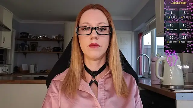 Snapshot of stripmequick chatting on 09.18.25 stripmequick online show from 09.18.25