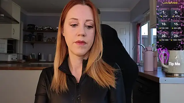 Snapshot of stripmequick chatting on 09.25.25 stripmequick online show from 09.25.25