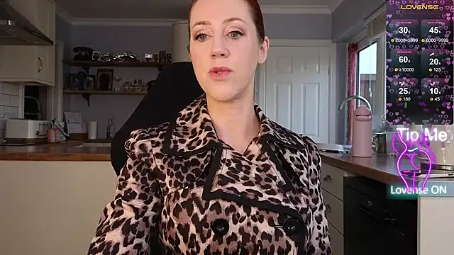 Snapshot of stripmequick chatting on 12.17.25 stripmequick online show from 12.17.25