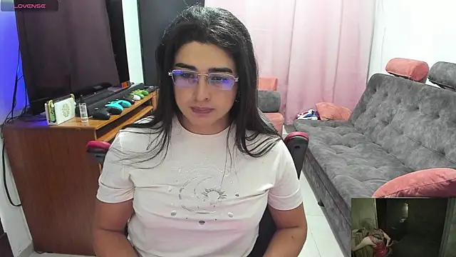 Snapshot of Khalifa_Gold chatting on 03.02.25 Khalifa Gold online show from 03.02.25