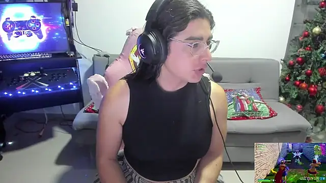 Snapshot of Khalifa_Gold chatting on 11.27.25 Khalifa Gold online show from 11.27.25