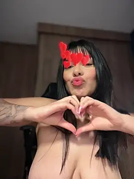 Snapshot of Roxxannne chatting on 03.20.26 Roxxannne online show from 03.20.26
