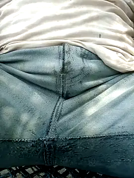 Snapshot of FinableKnee chatting on 09.20.25 FinableKnee online show from 09.20.25