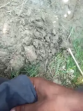 Snapshot of FinableKnee chatting on 09.27.25 FinableKnee online show from 09.27.25