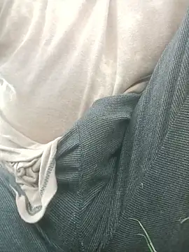 Snapshot of FinableKnee chatting on 10.03.25 FinableKnee online show from 10.03.25