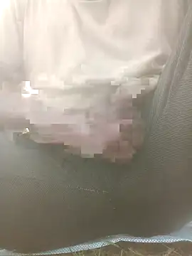 Snapshot of FinableKnee chatting on 10.20.25 FinableKnee online show from 10.20.25