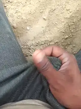 Snapshot of FinableKnee chatting on 10.21.25 FinableKnee online show from 10.21.25