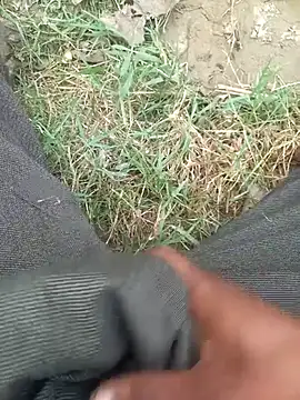 Snapshot of FinableKnee chatting on 11.23.25 FinableKnee online show from 11.23.25