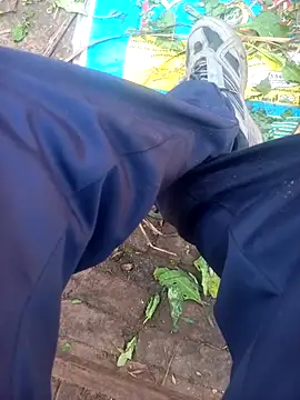 Snapshot of FinableKnee chatting on 11.28.25 FinableKnee online show from 11.28.25