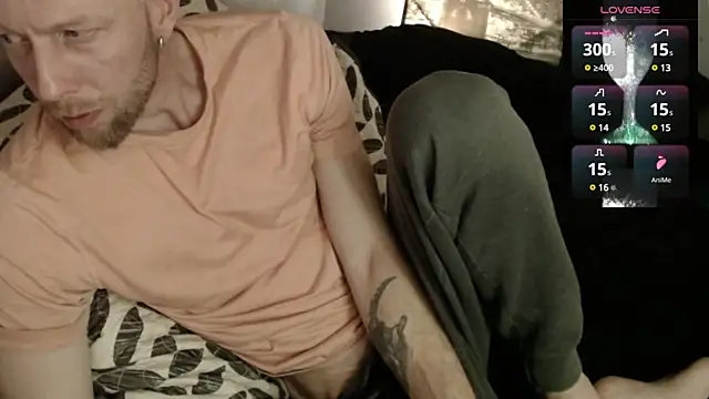 Snapshot of MaxRouger chatting on 03.12.25 MaxRouger online show from 03.12.25