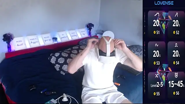 Snapshot of MaxRouger chatting on 09.26.25 MaxRouger online show from 09.26.25