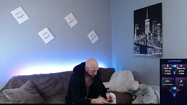 Snapshot of MaxRouger chatting on 10.28.25 MaxRouger online show from 10.28.25