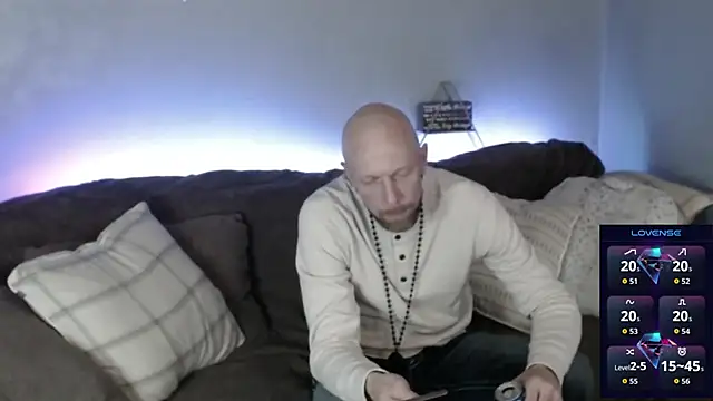 Snapshot of MaxRouger chatting on 10.31.25 MaxRouger online show from 10.31.25