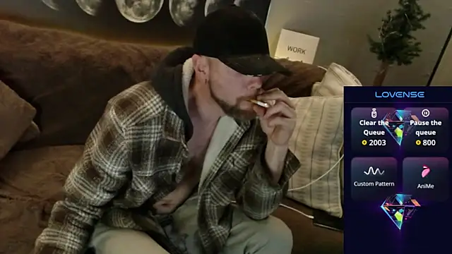 Snapshot of MaxRouger chatting on 11.05.25 MaxRouger online show from 11.05.25