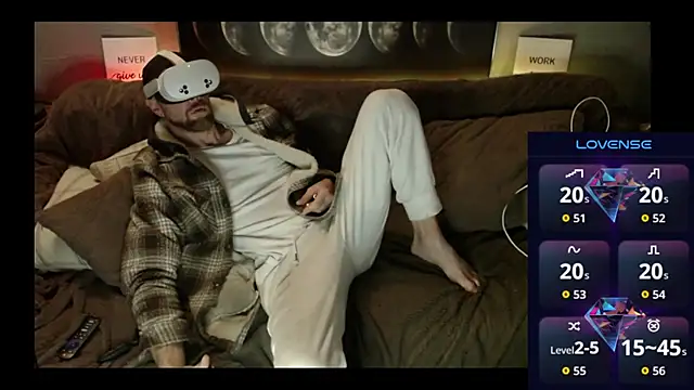 Snapshot of MaxRouger chatting on 11.07.25 MaxRouger online show from 11.07.25