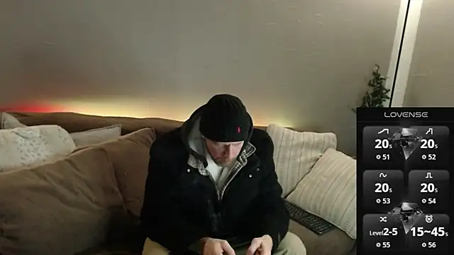 Snapshot of MaxRouger chatting on 12.04.25 MaxRouger online show from 12.04.25