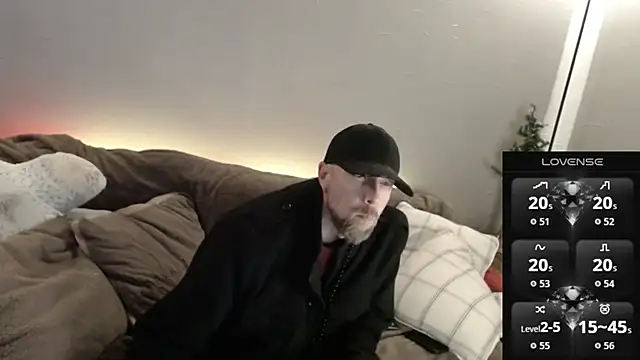 Snapshot of MaxRouger chatting on 12.05.25 MaxRouger online show from 12.05.25